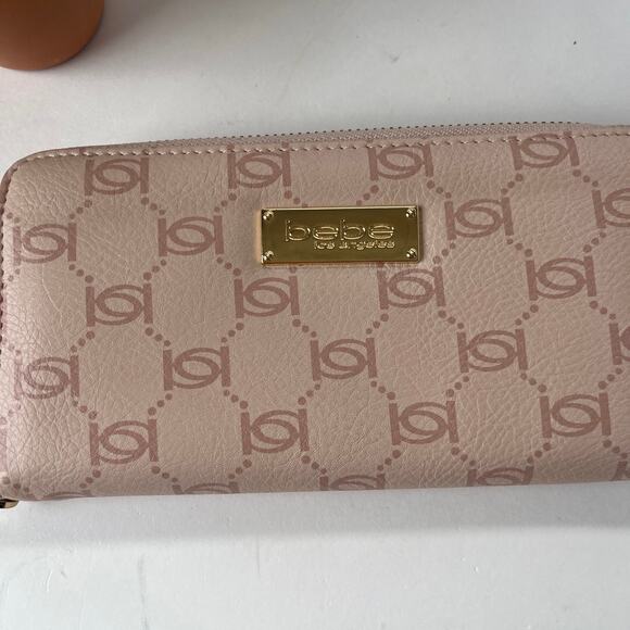 Y2K Bebe Pink Clutch Wristlet Wallet Faux Leather Logo Embossed Zip Preppy Glam - Picture 2 of 8